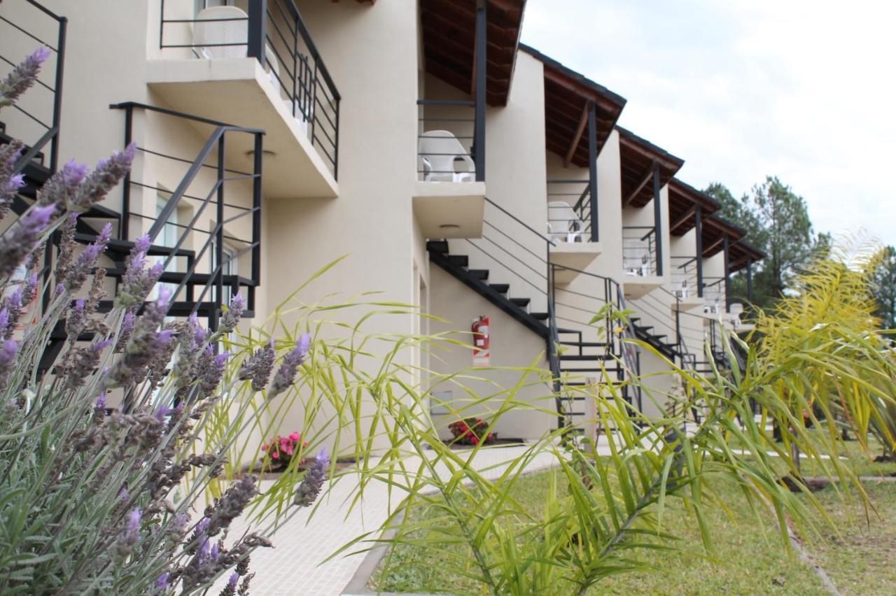Brisas Del Lago Apartamentos Colón エクステリア 写真
