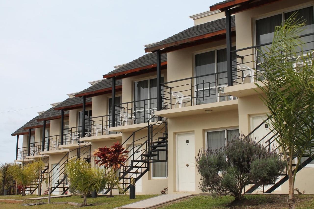 Brisas Del Lago Apartamentos Colón エクステリア 写真