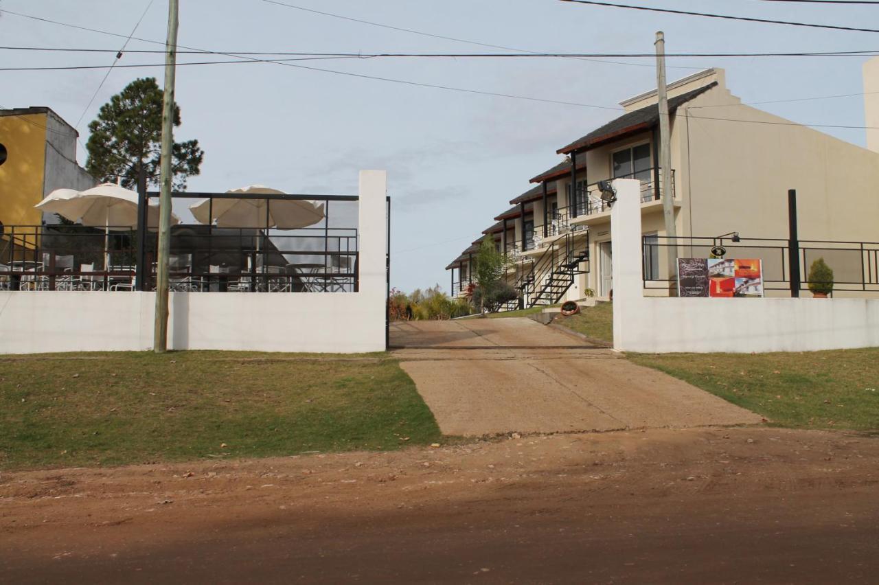 Brisas Del Lago Apartamentos Colón エクステリア 写真