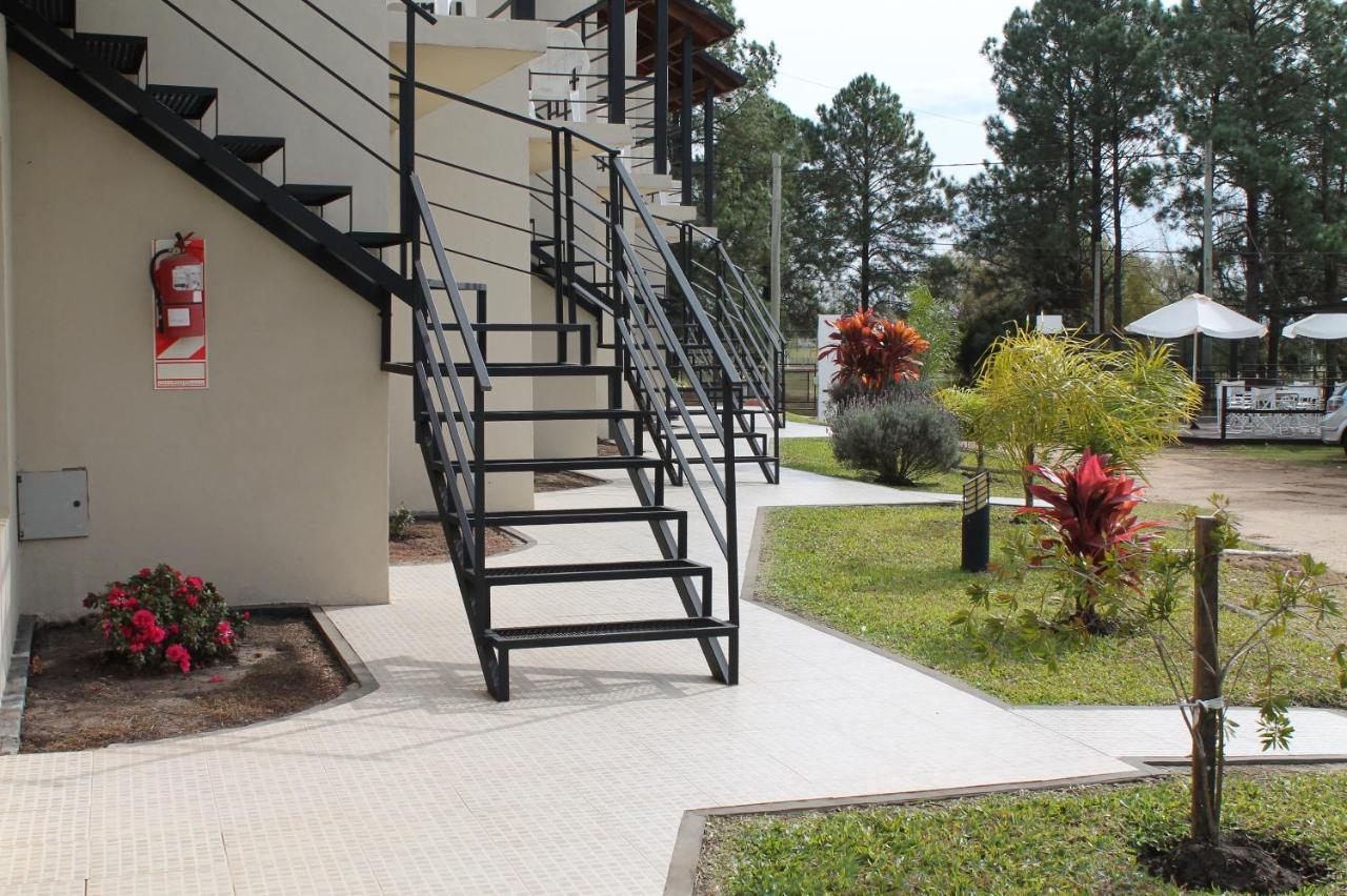 Brisas Del Lago Apartamentos Colón エクステリア 写真