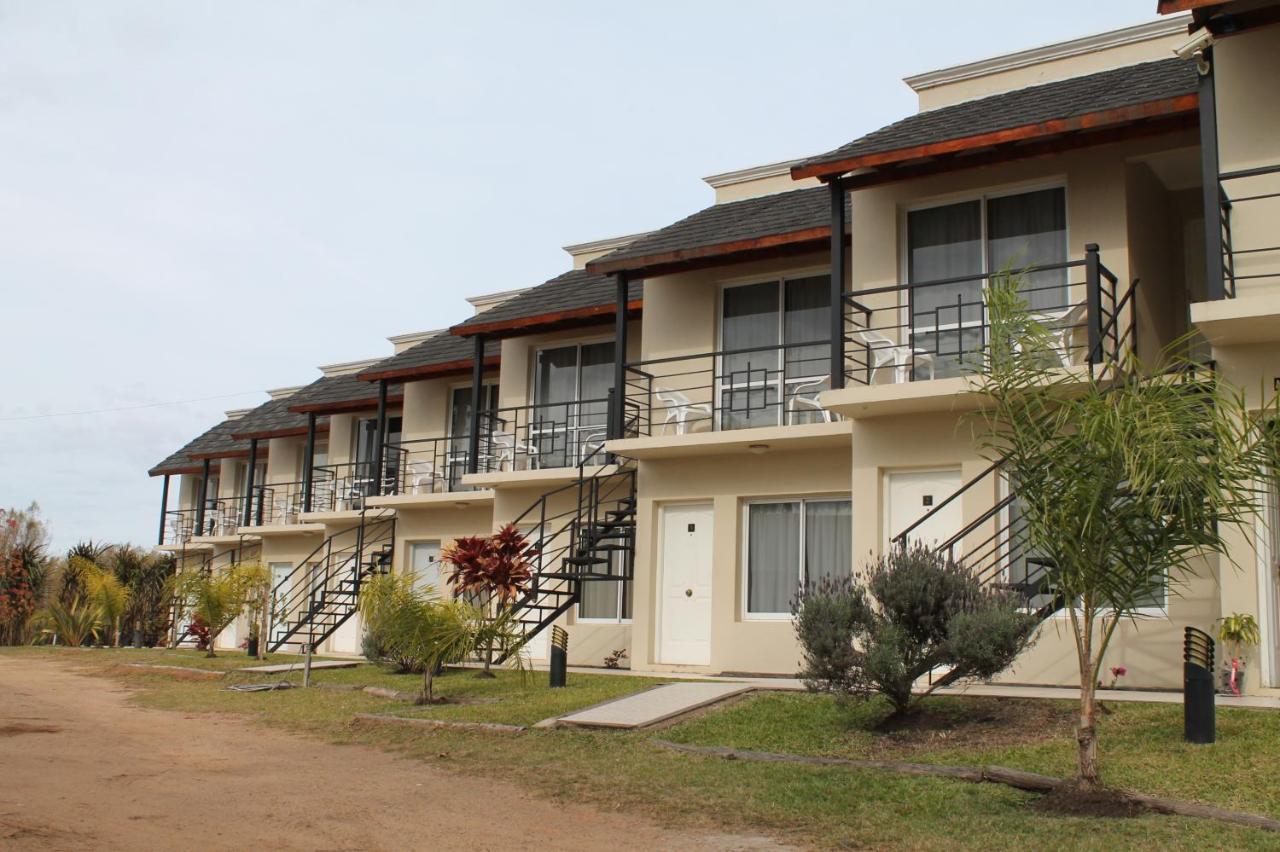 Brisas Del Lago Apartamentos Colón エクステリア 写真