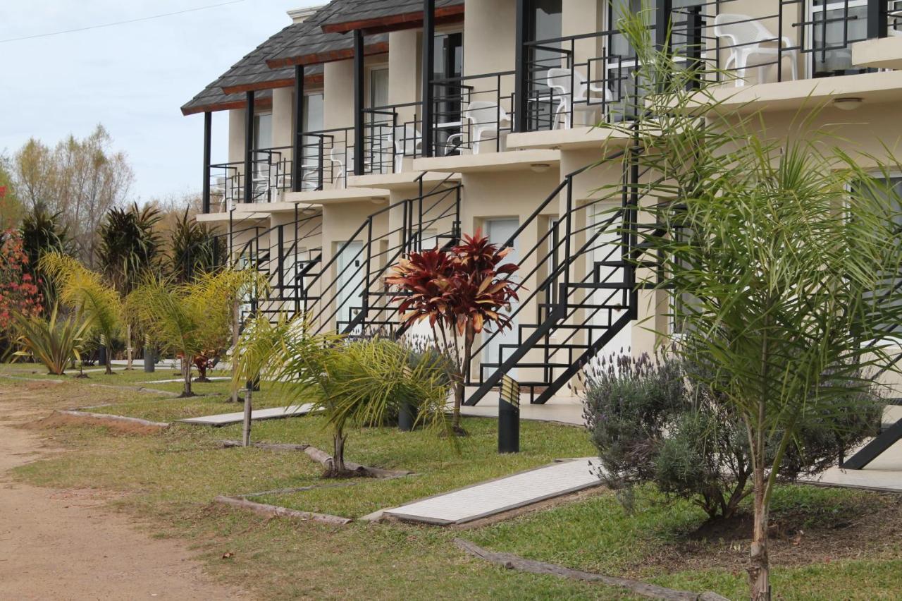 Brisas Del Lago Apartamentos Colón エクステリア 写真