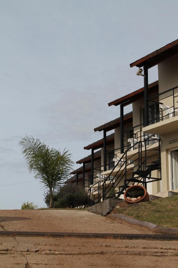 Brisas Del Lago Apartamentos Colón エクステリア 写真
