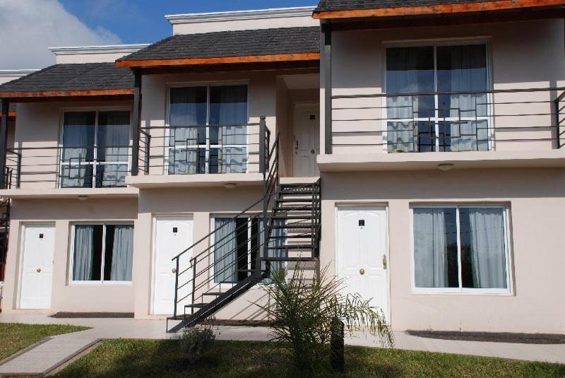 Brisas Del Lago Apartamentos Colón エクステリア 写真