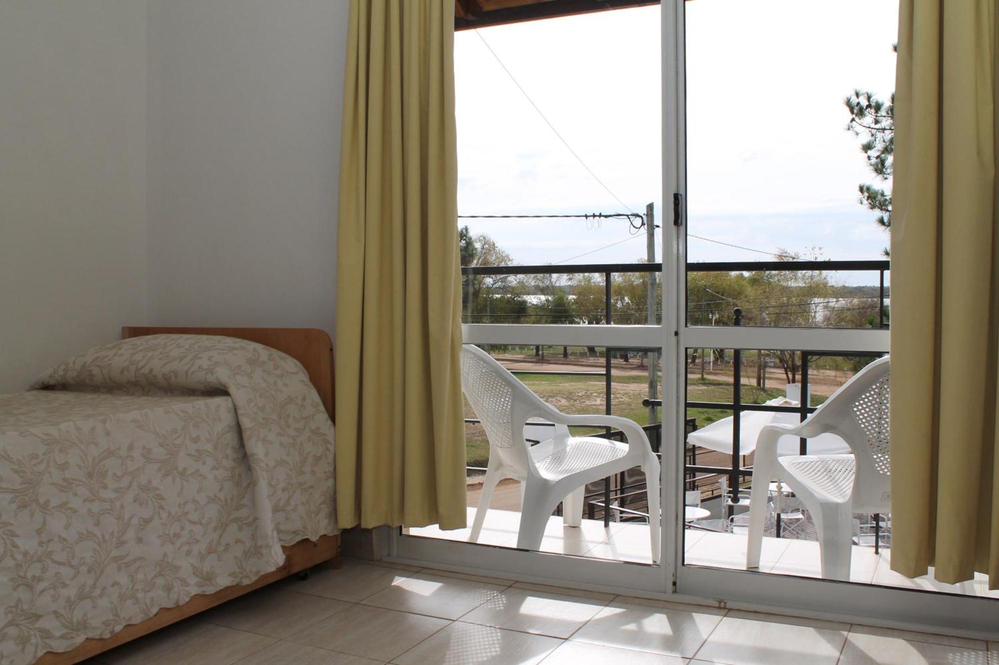 Brisas Del Lago Apartamentos Colón エクステリア 写真