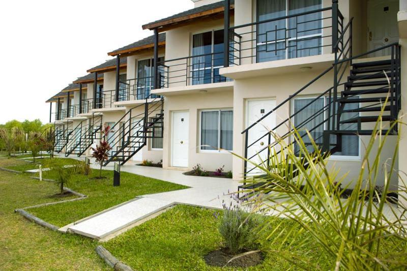 Brisas Del Lago Apartamentos Colón エクステリア 写真