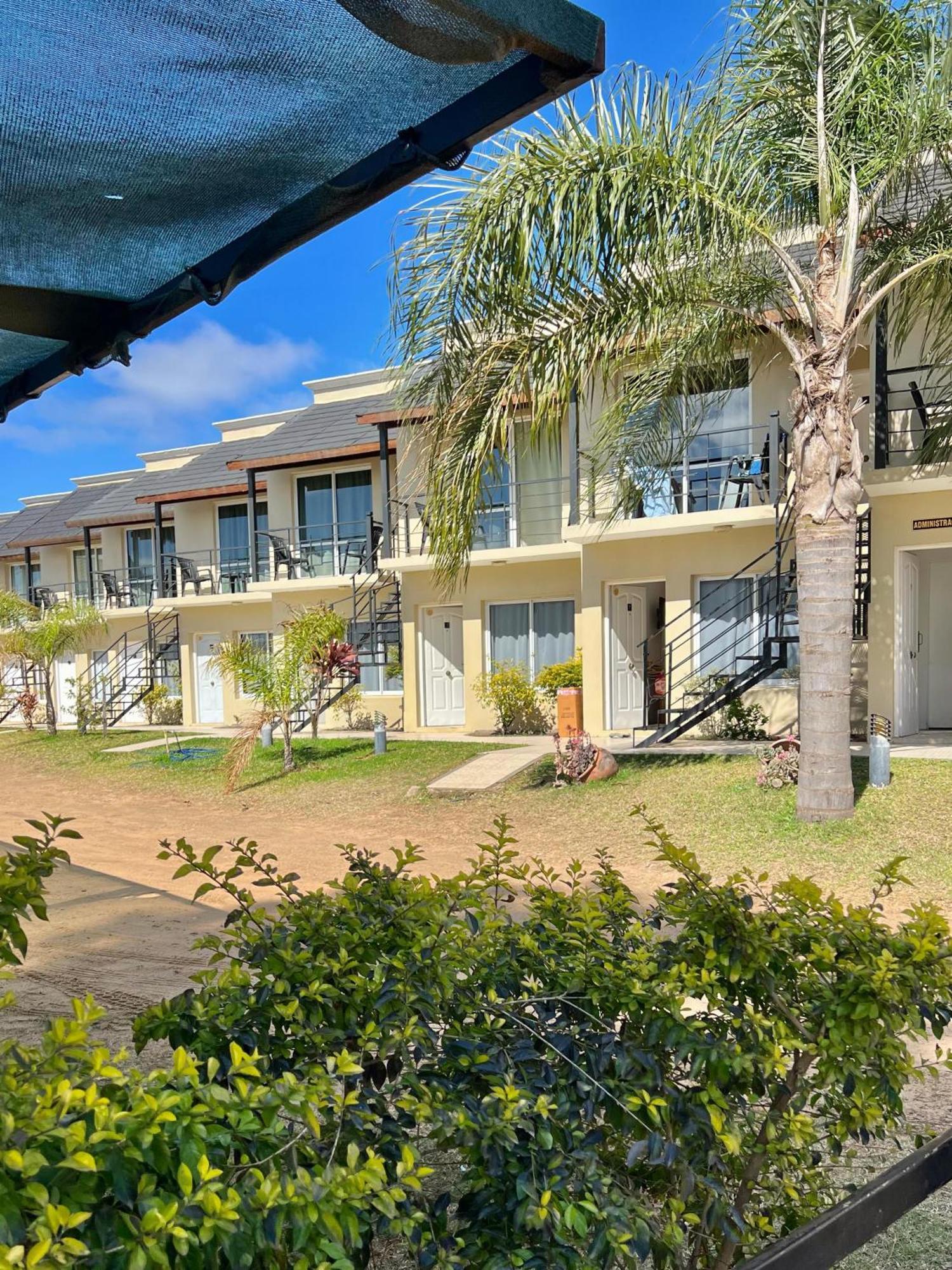 Brisas Del Lago Apartamentos Colón エクステリア 写真