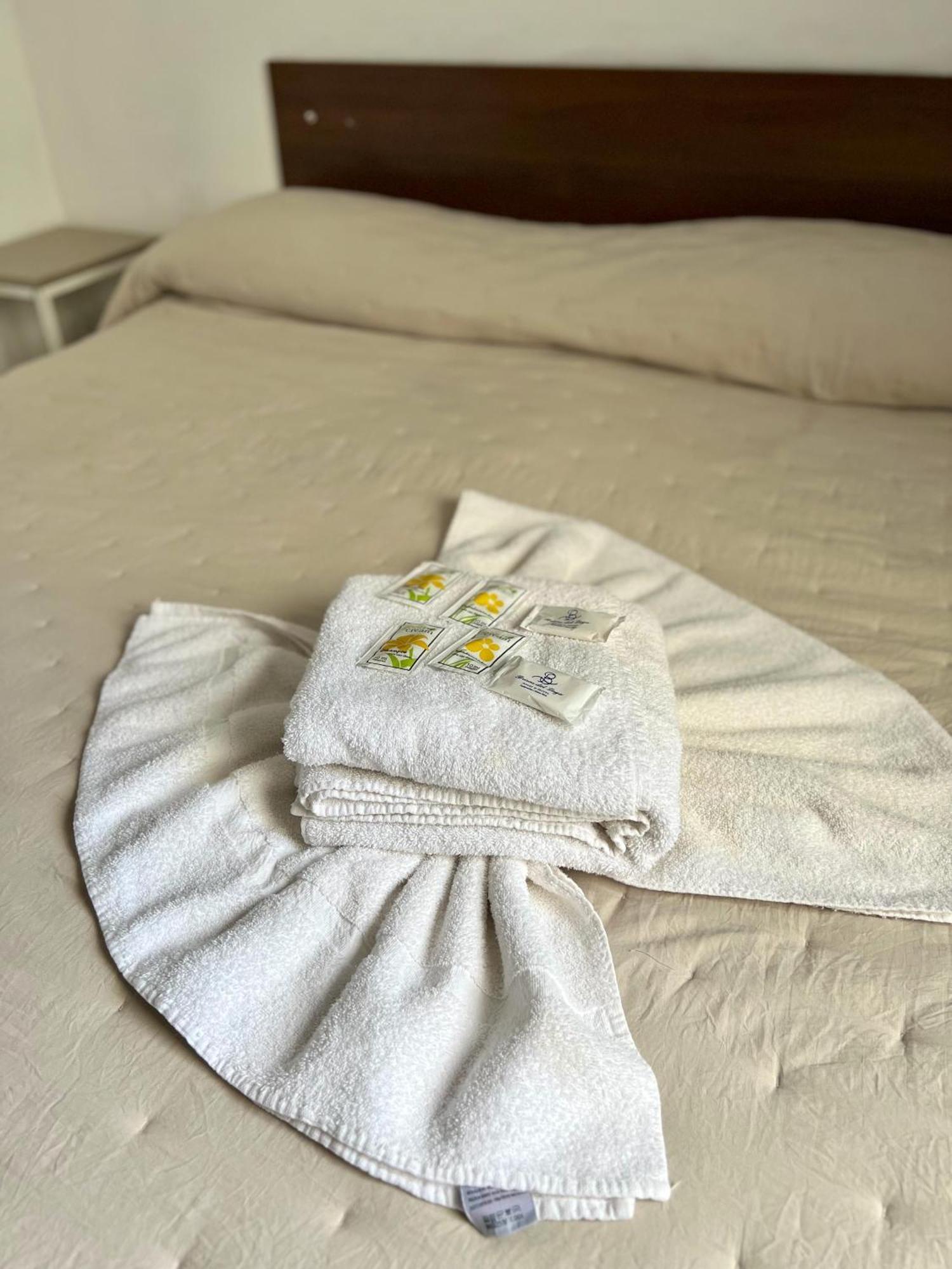 Brisas Del Lago Apartamentos Colón エクステリア 写真