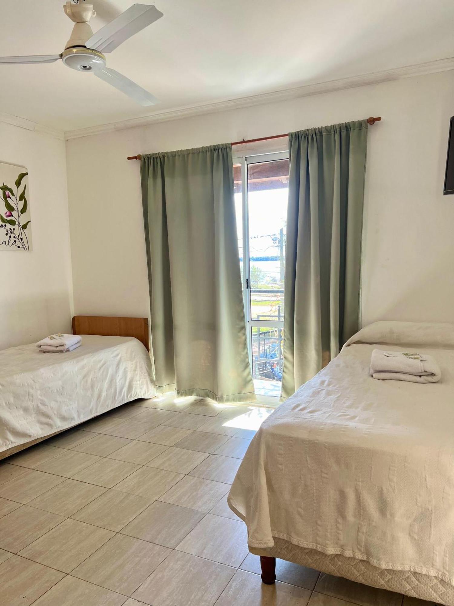 Brisas Del Lago Apartamentos Colón エクステリア 写真
